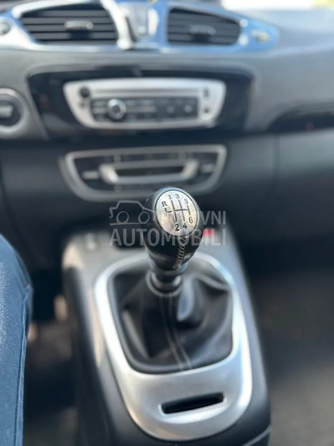 Renault Grand Scenic 2012 photo 5