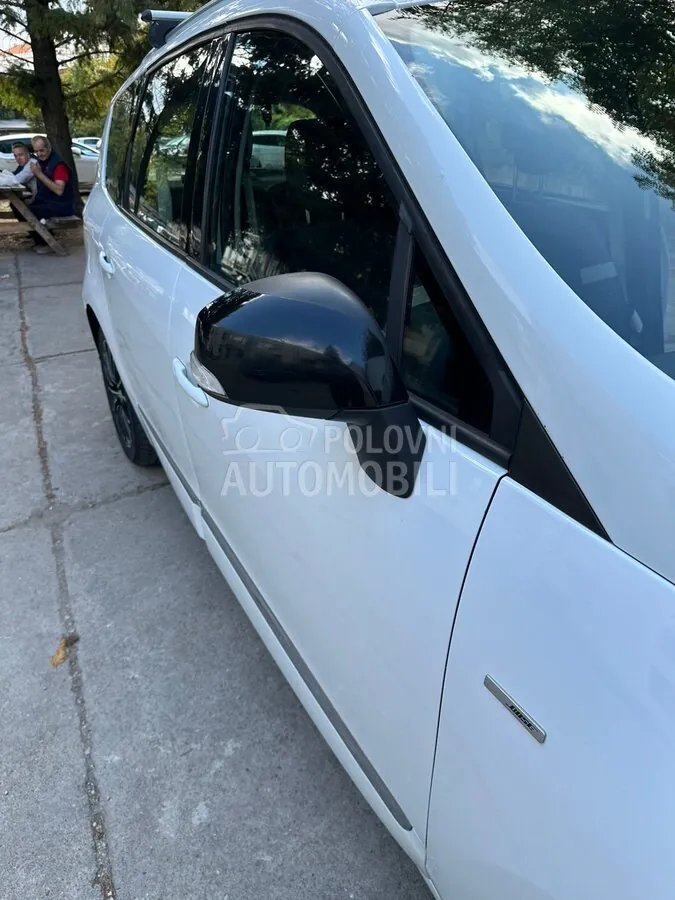 Renault Grand Scenic 2012 photo 3