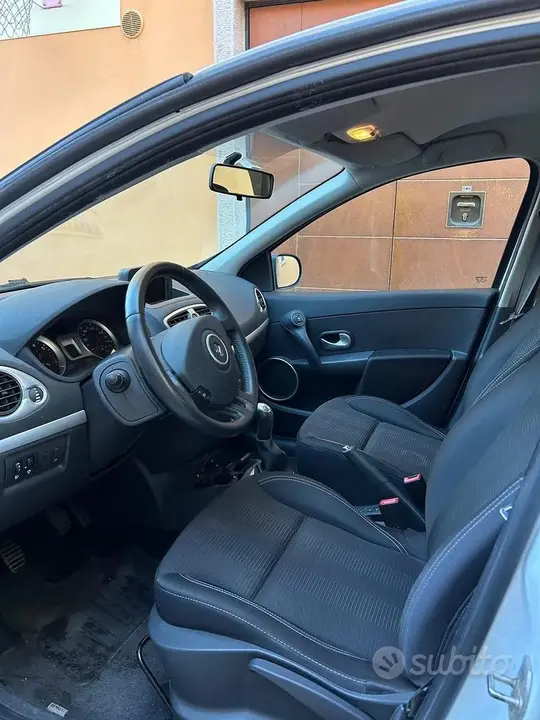 Renault Clio 2009 photo 4