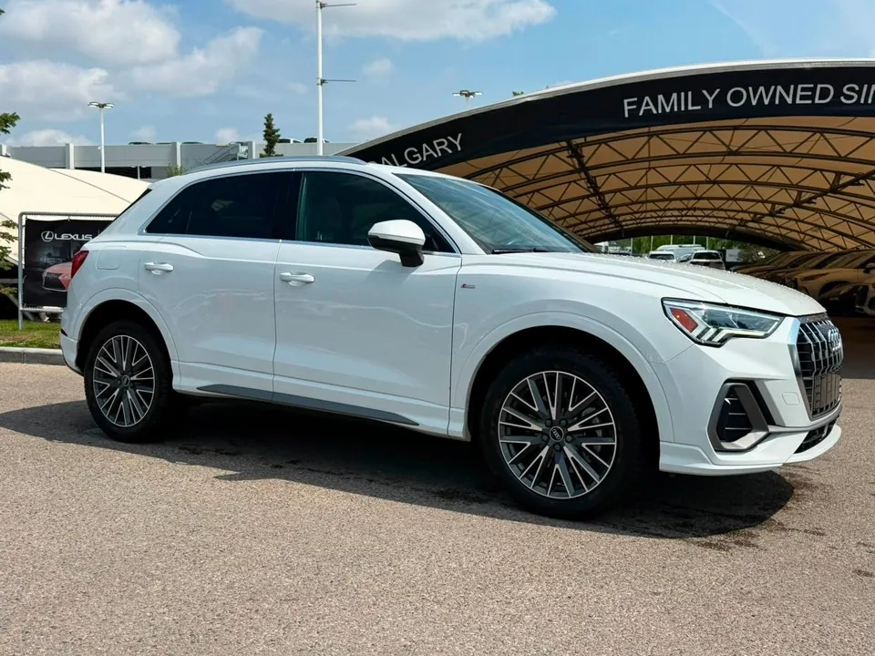Audi Q3 2022 photo 2