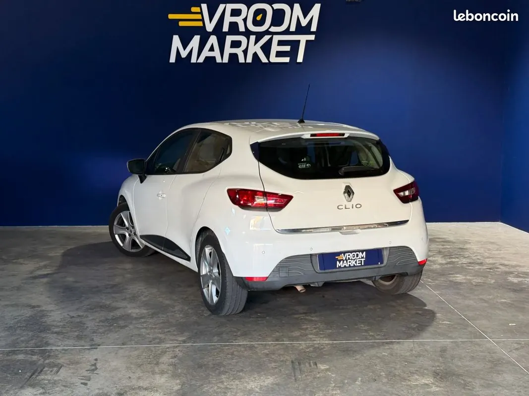 Renault Clio 2015 photo 2