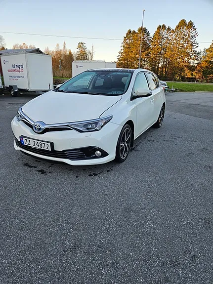 Toyota Auris 2017 photo 2