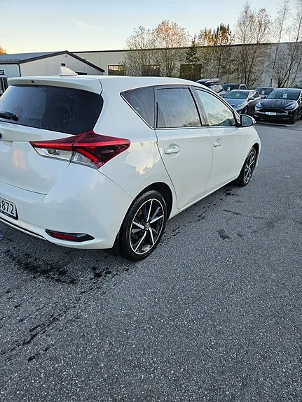 Toyota Auris 2017 photo 4