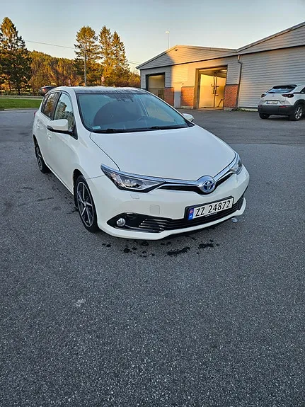 Toyota Auris 2017 photo 3