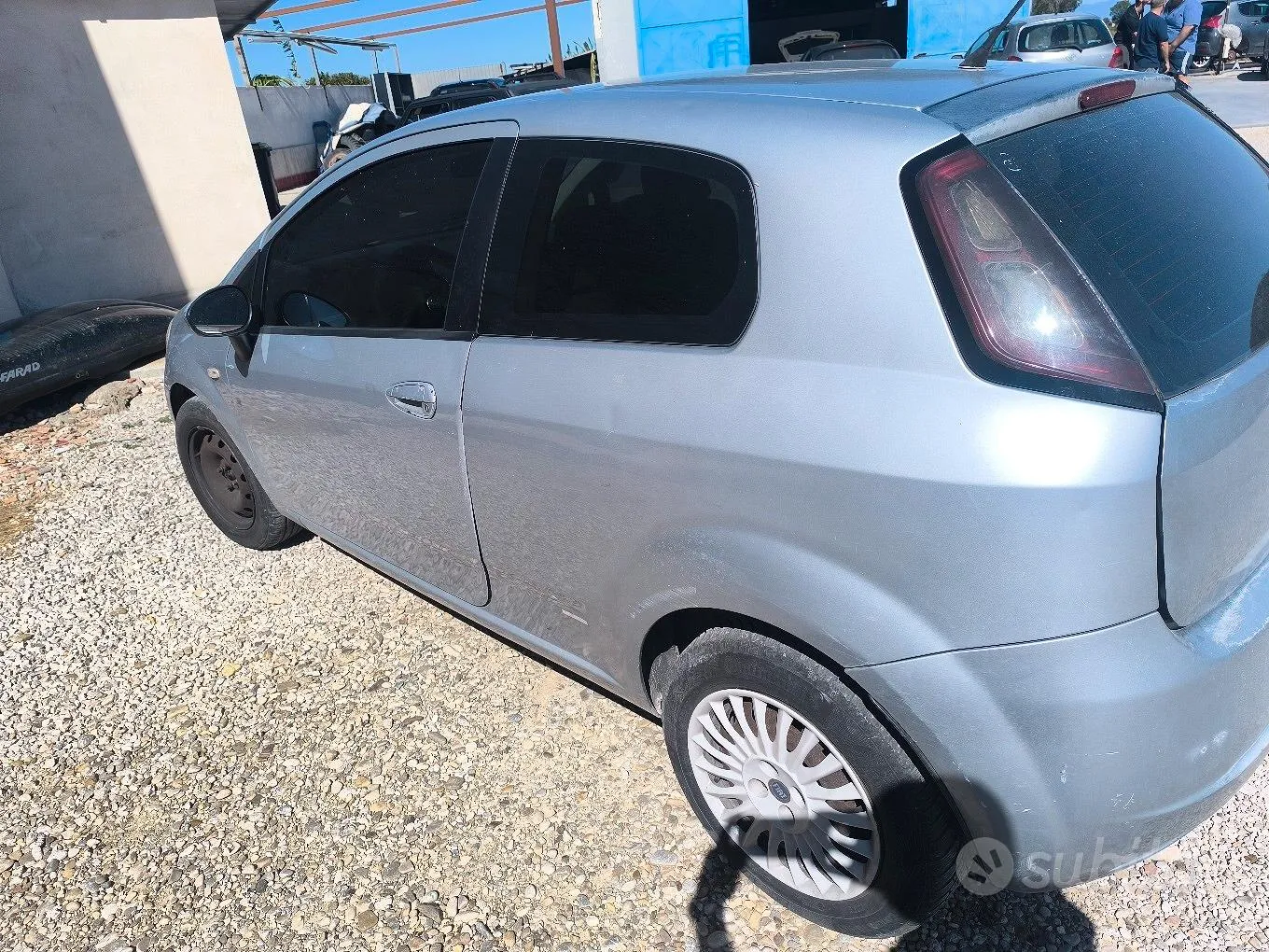 Fiat Grande Punto 2006 photo 4