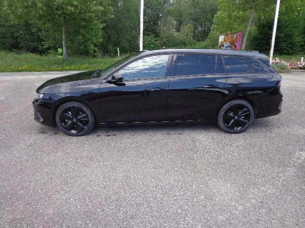 Opel Astra 2025 photo 2