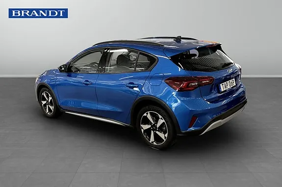 Ford Focus 2023 photo 2