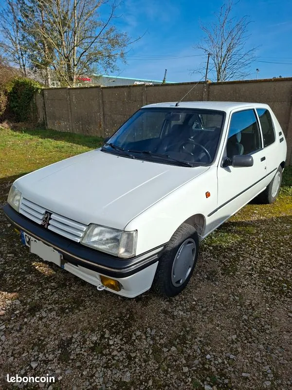 Peugeot 205