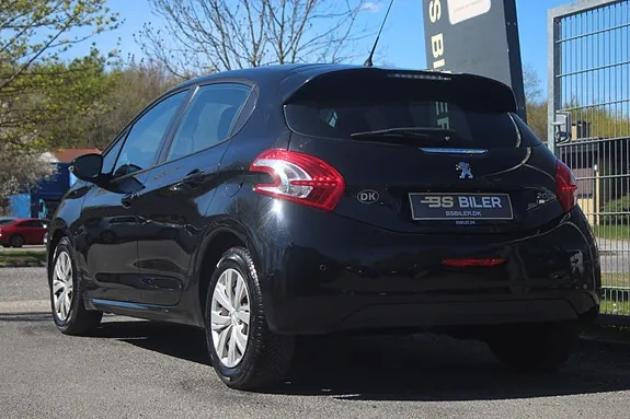 Peugeot 208 2014 photo 3