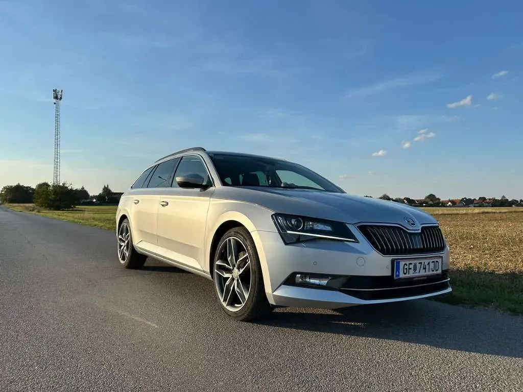Skoda Superb 2018 photo 2