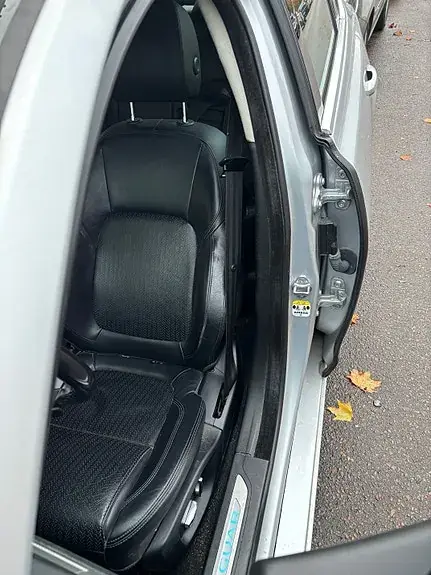 Jaguar Xf 2019 photo 2