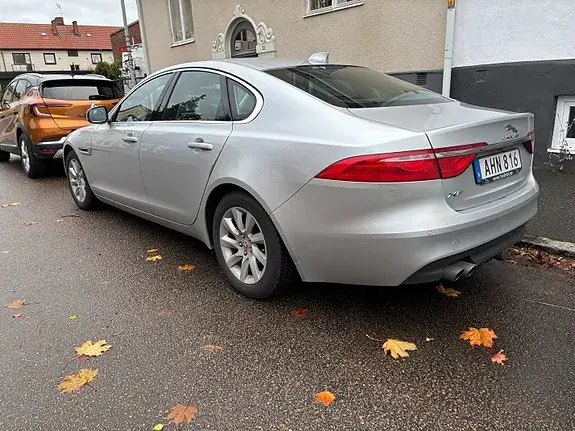 Jaguar Xf 2019 photo 5