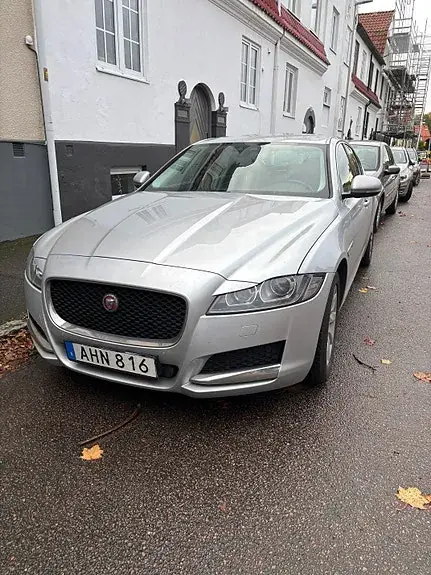 Jaguar Xf 2019 photo 4