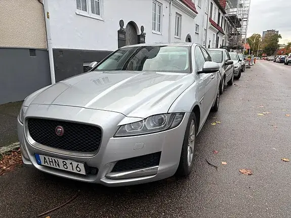 Jaguar Xf 2019 photo 3