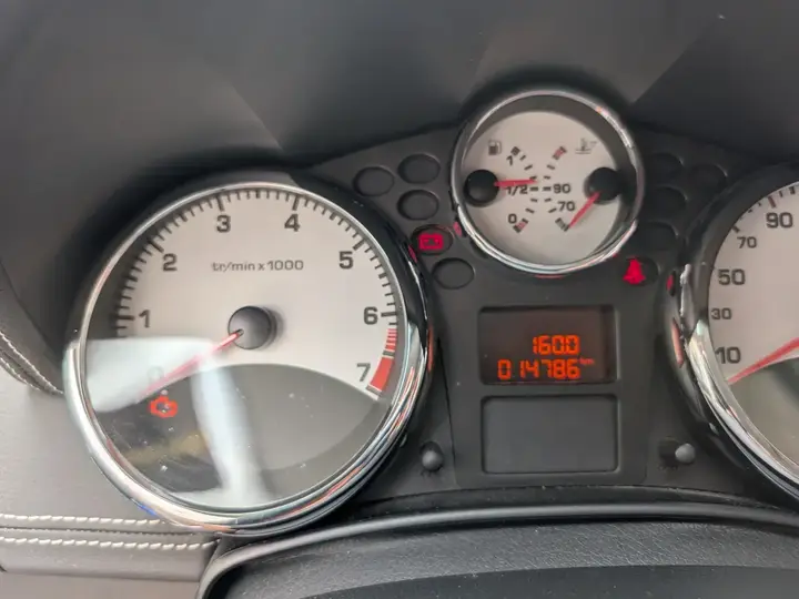 Peugeot 207 2012 photo 3