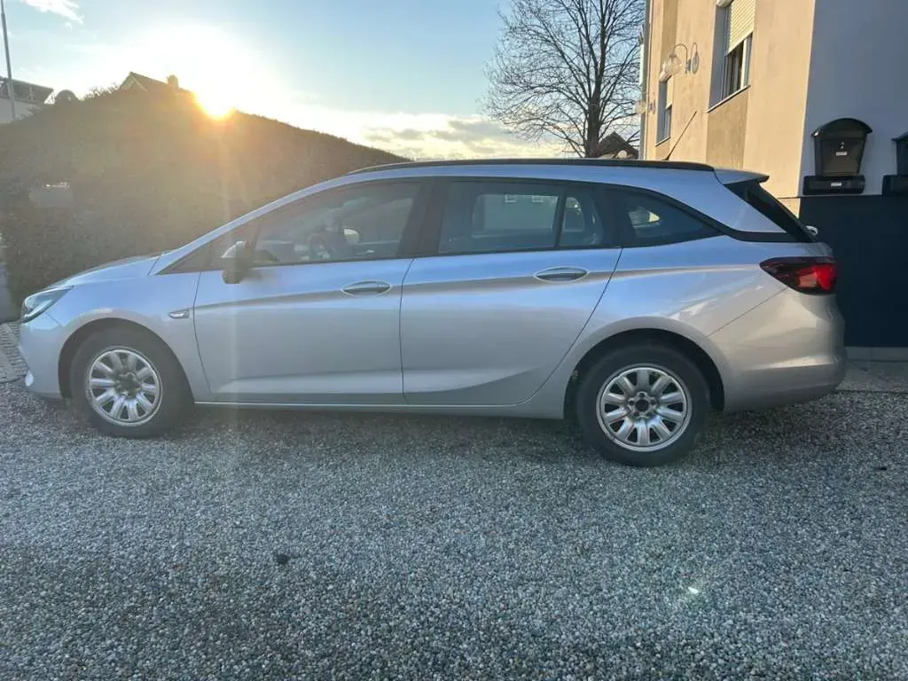 Opel Astra 2021 photo 2