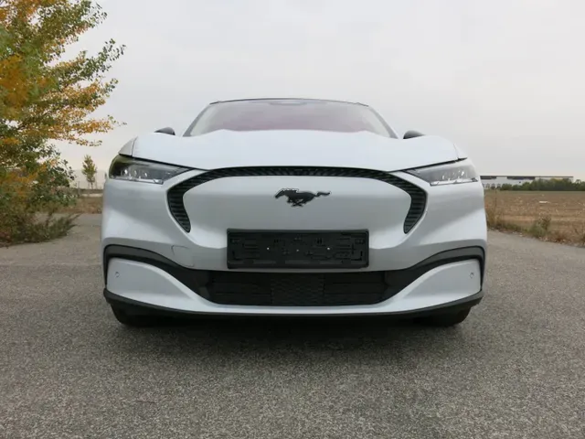 Ford Mustang Mach-E 2023 photo 2