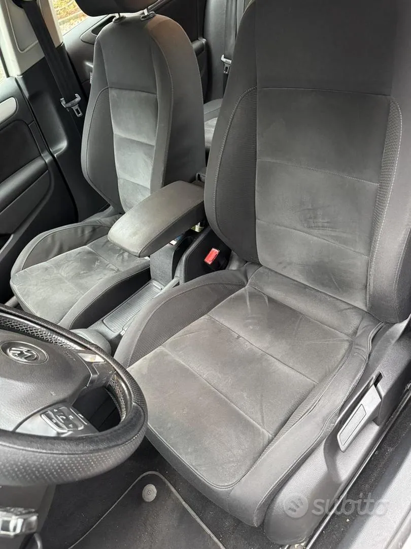 Volkswagen Golf 2011 photo 2