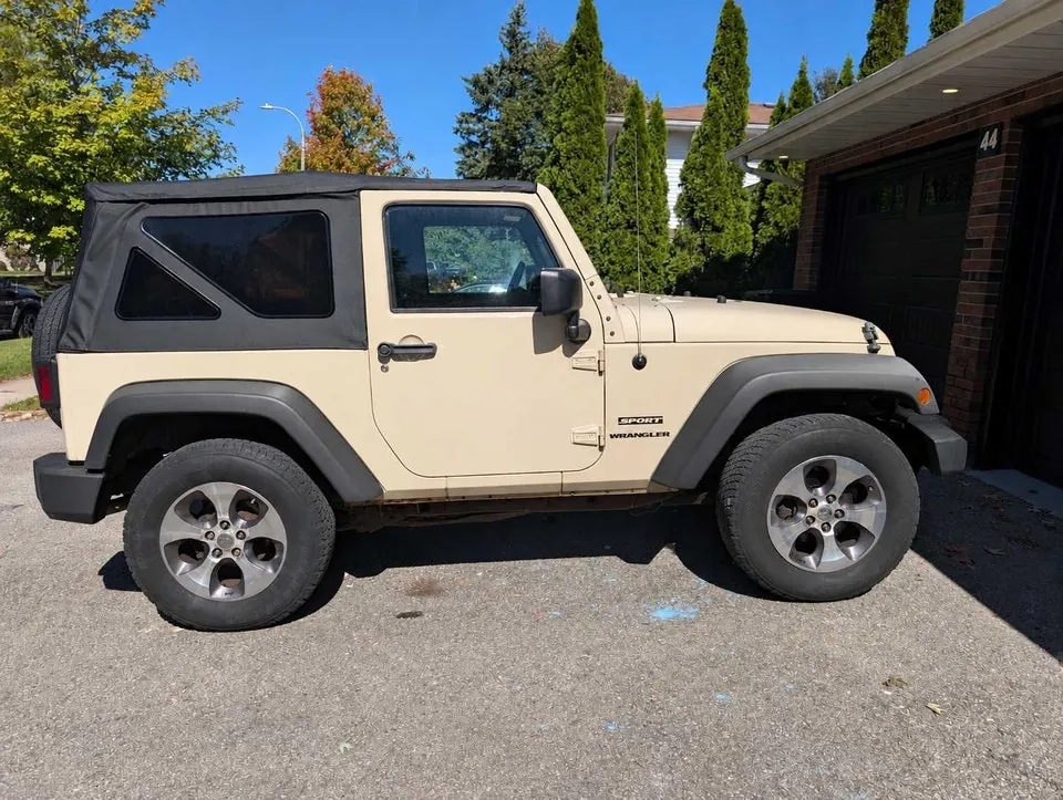 Jeep Wrangler 2011 photo 2
