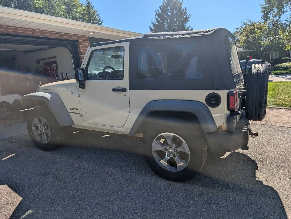 Jeep Wrangler 2011 photo 3