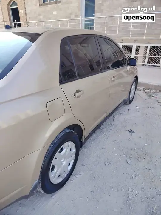 Nissan Tiida 2011 photo 2
