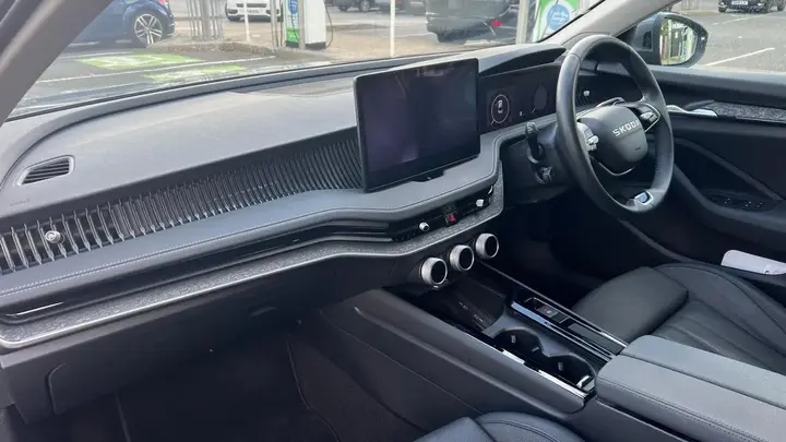 Skoda Superb 2025 photo 2