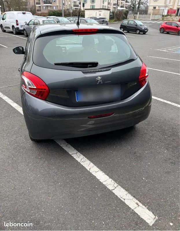 Peugeot 208 2013 photo 3
