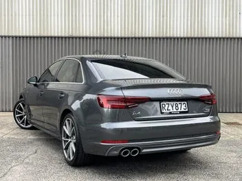 Audi A4 2018 photo 3
