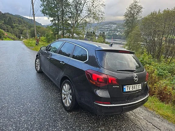 Opel Astra 2013 photo 2