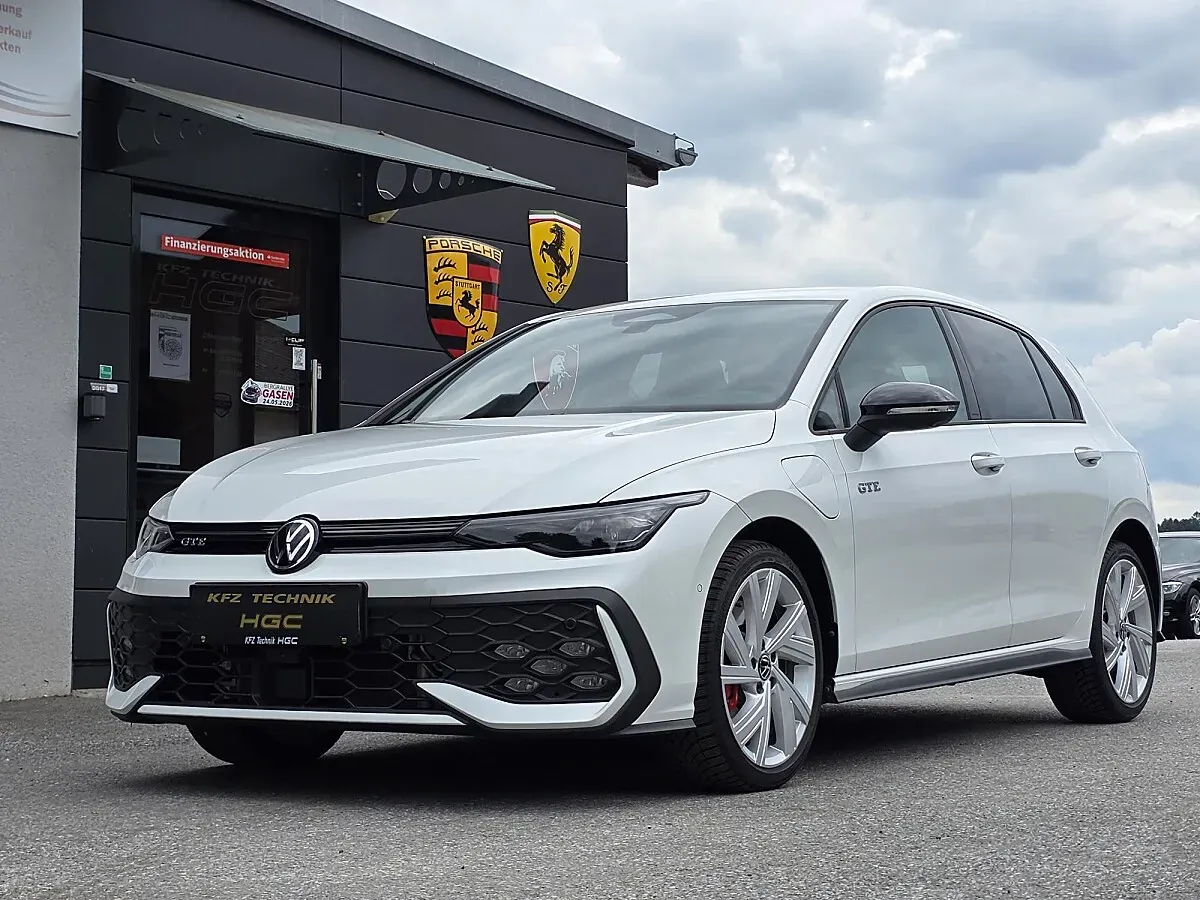 Volkswagen Golf 2025 photo 2