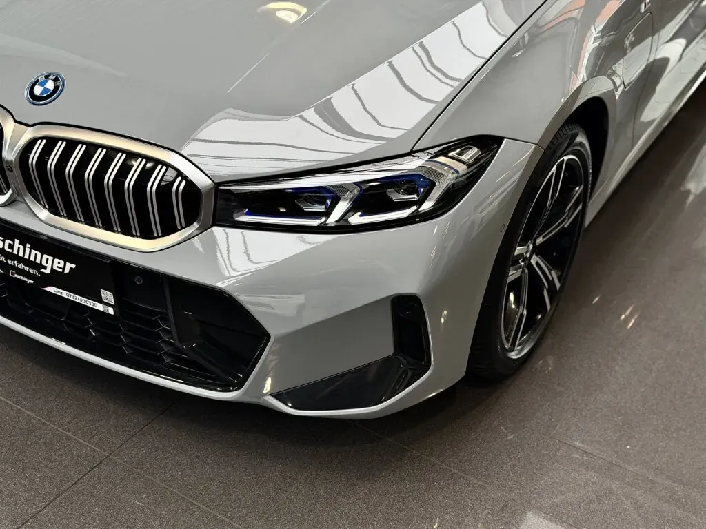 BMW 3 Series 2025 photo 3