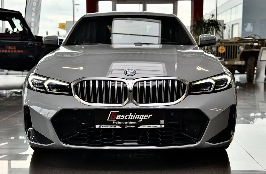 BMW 3 Series 2025 photo 2