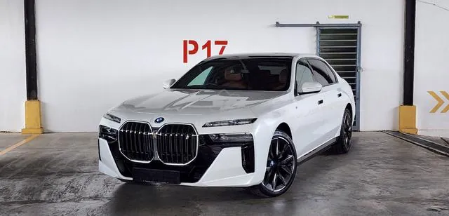 BMW I7