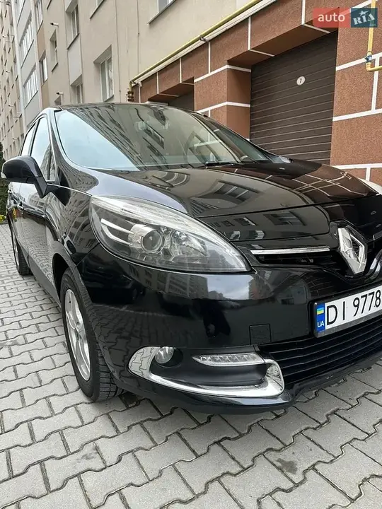 Renault Grand Scenic 2012 photo 2