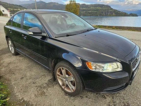 Volvo S40 2010 photo 2