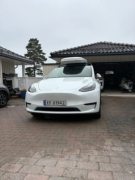 Tesla Model Y 2023 photo 3