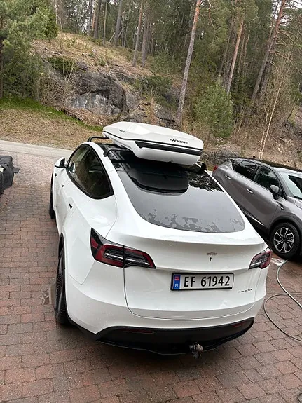 Tesla Model Y 2023 photo 4