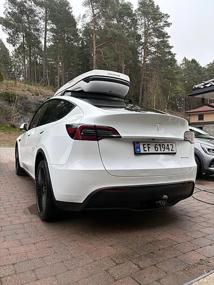 Tesla Model Y 2023 photo 5