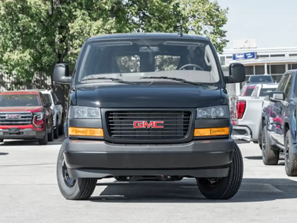 GMC Savana 2025 photo 2
