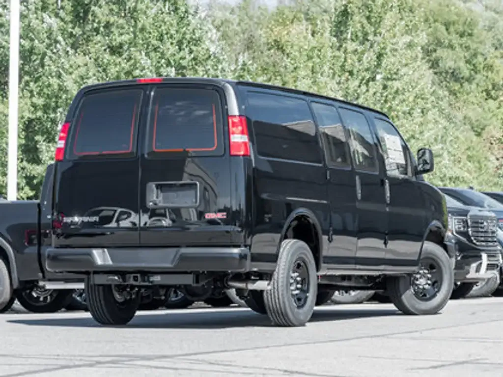GMC Savana 2025 photo 5