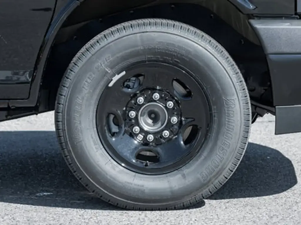 GMC Savana 2025 photo 4