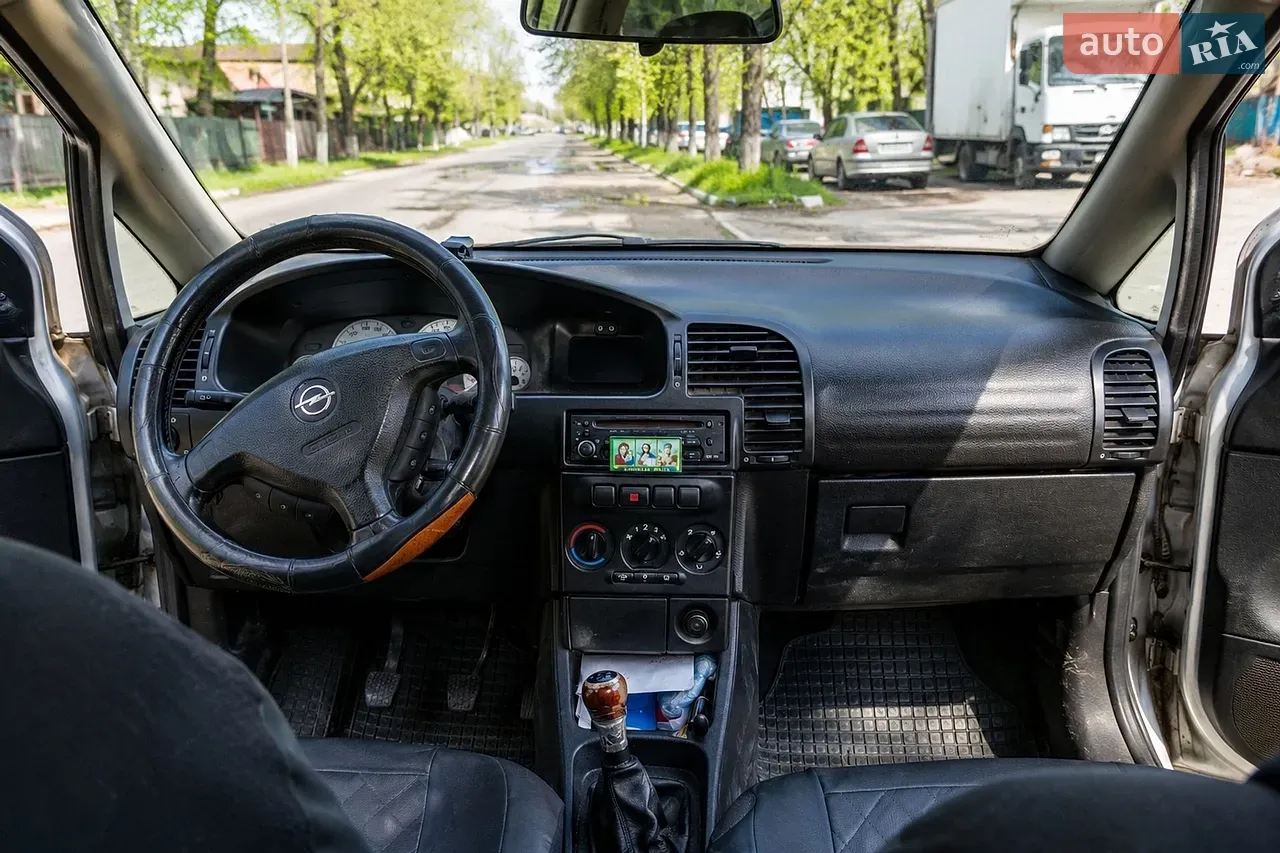Opel Zafira 2000 photo 2