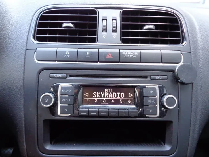 Volkswagen Polo 2012 photo 3