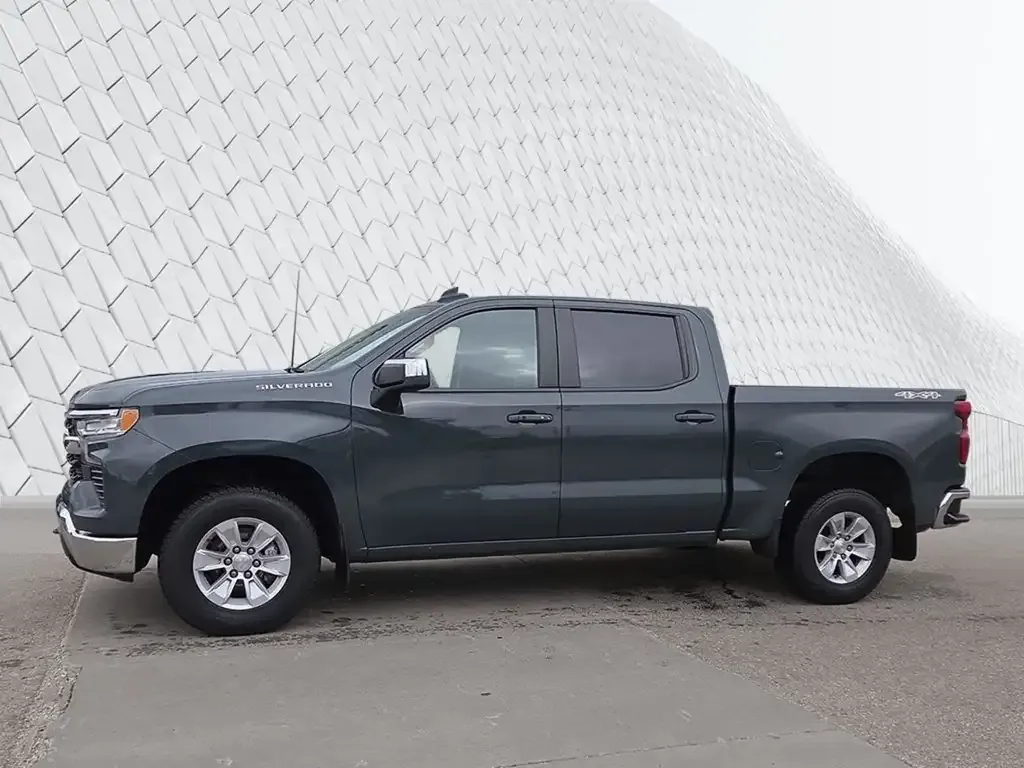 Chevrolet Silverado 1500 2025 photo 3