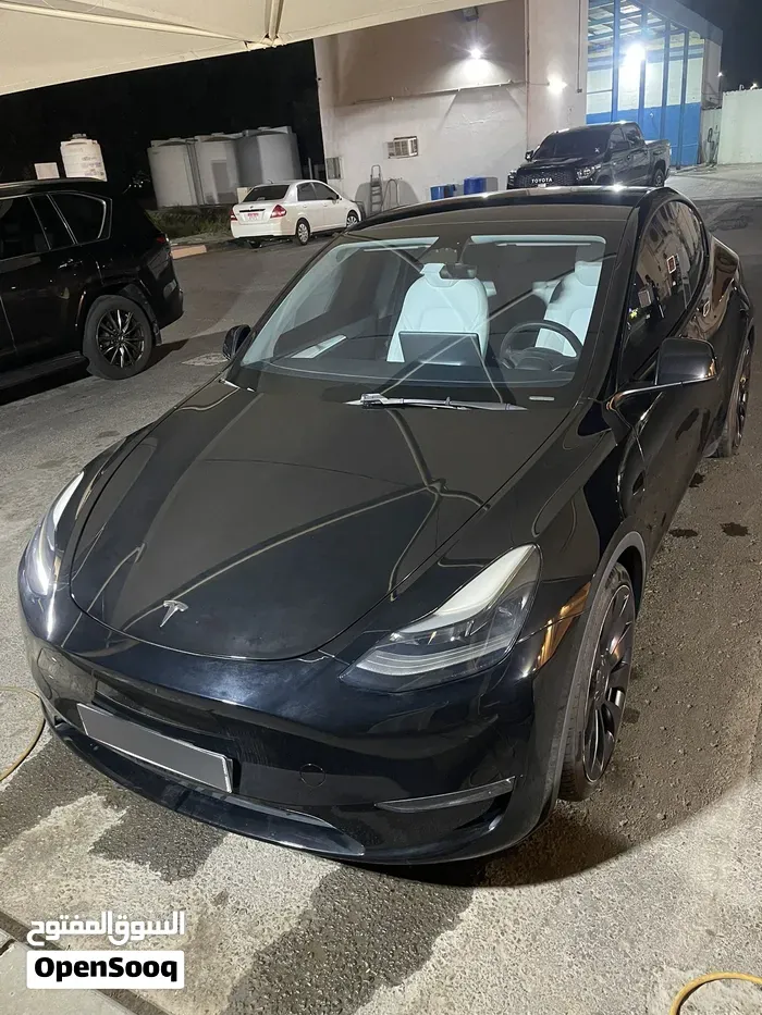 Tesla Model Y 2023 photo 2