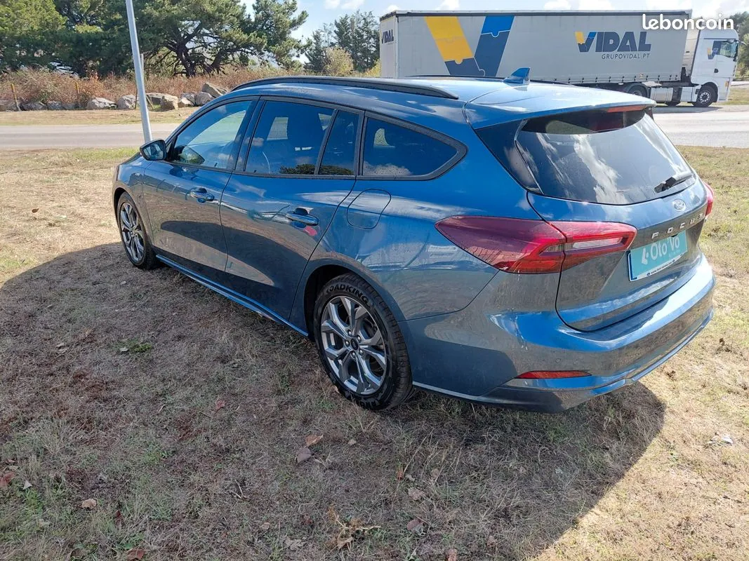Ford Focus 2023 photo 3