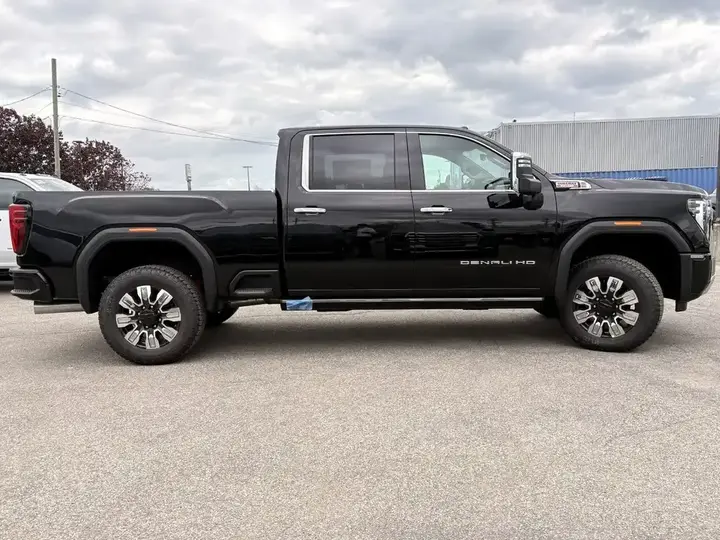 GMC Sierra 2500Hd 2026 photo 4