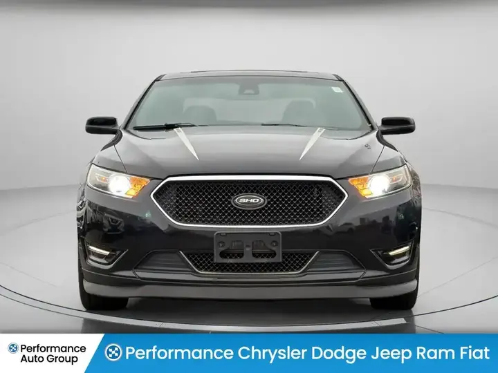 Ford Taurus 2015 photo 2