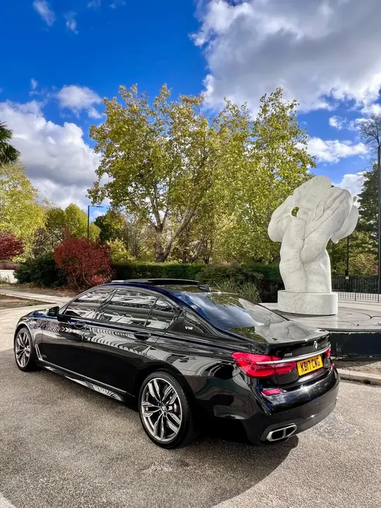 BMW 7 Series 2017 photo 2