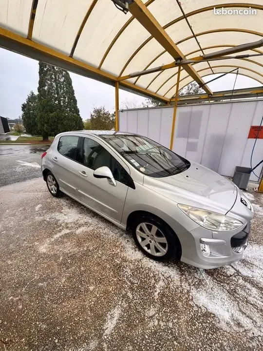 Peugeot 308 2010 photo 2